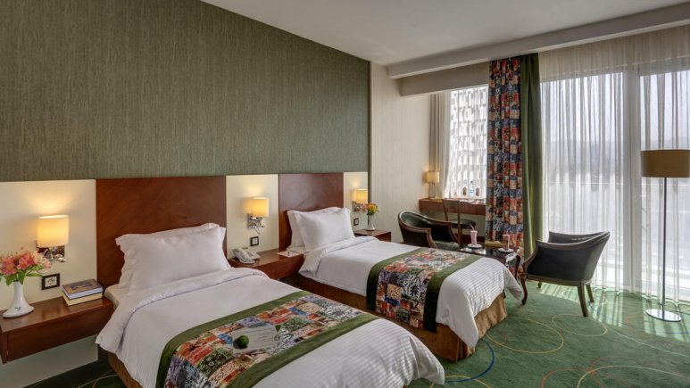 اتاق دو تخته توئین هتل بین‌المللی هما ۱ مشهد